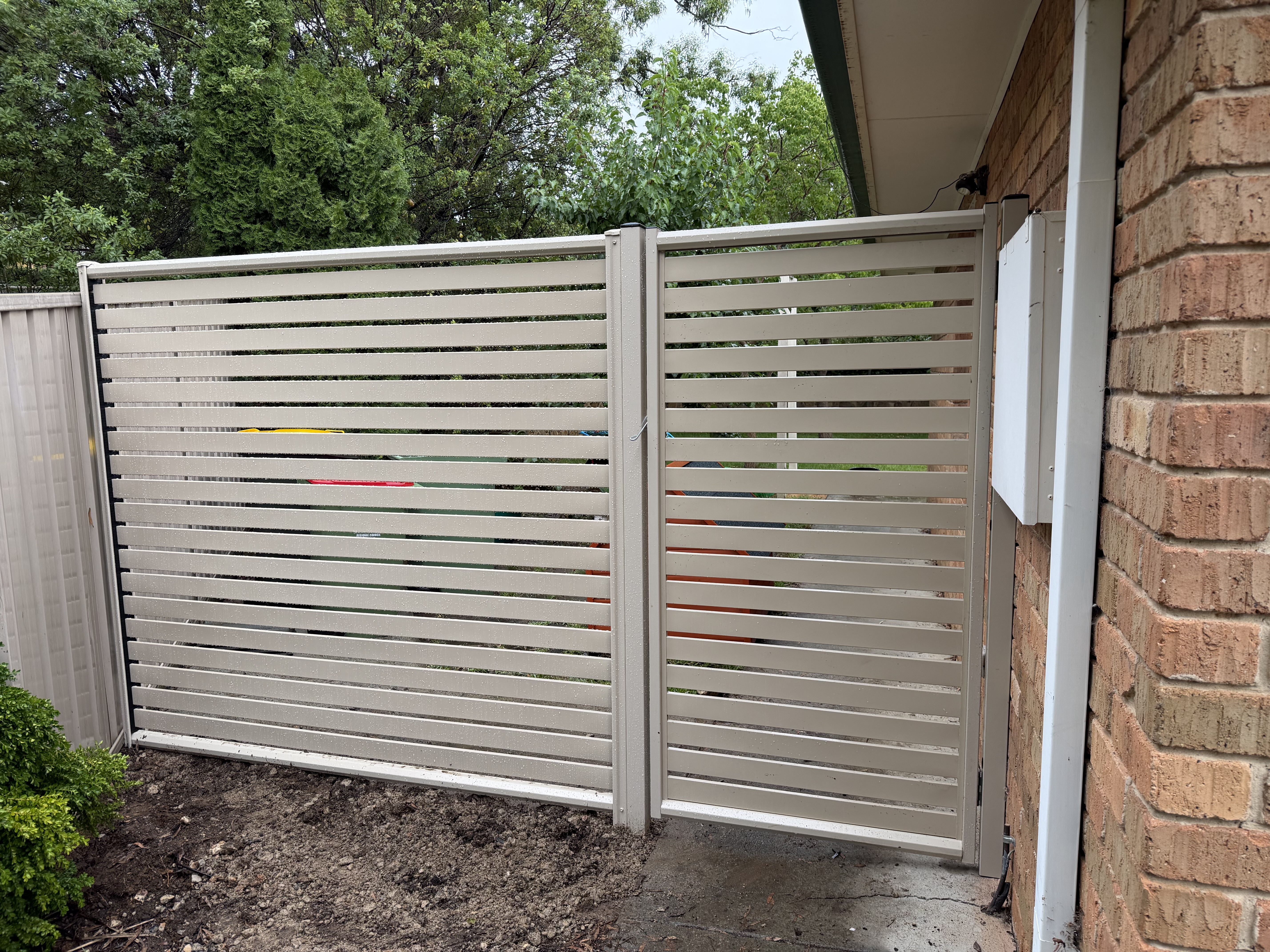 Slatscreen fencing